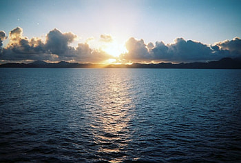 The Sun at rest over the Atlantic, uplifting, majestic HD wallpaper