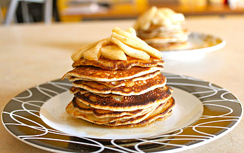 Beautiful pancakes , mobile tablet, Pancake , Delicious breakfast HD wallpaper