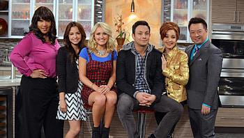 Young & Hungry (2022) movie HD wallpaper
