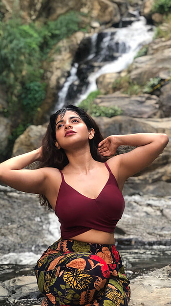 Ishwarya Menon, mallu actress, sexy gorgeous HD phone wallpaper