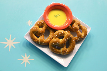 Cheese dip, Pretzel HD wallpaper