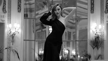 Phoebe Dynevor Bafta Awards hoot , phoebe-dynevor, celebrities, girls, monochrome, black-and-white, black-dress HD wallpaper