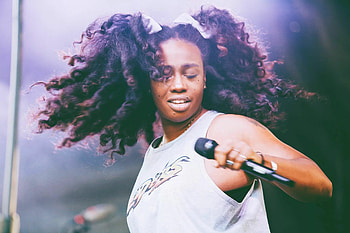 SZA, Vibrant backgrounds, Soulful melodies, Top favorites HD wallpaper