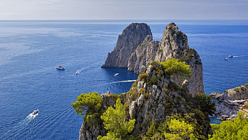 Capri Island, Faraglioni rocks, Gulf of Naples, Windows 10 spotlight HD wallpaper