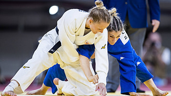 Guusje Steenhuis vs Yoon Hyun-ji, Judo HD wallpaper