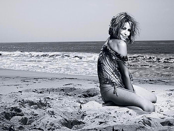 Lady at Beach, , black and white HD wallpaper