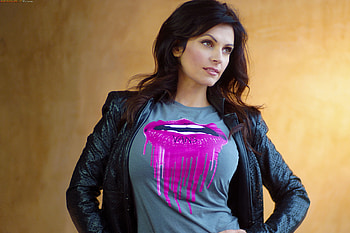 Vans Shirt, Sexy, Model, Brunette, Babe HD wallpaper