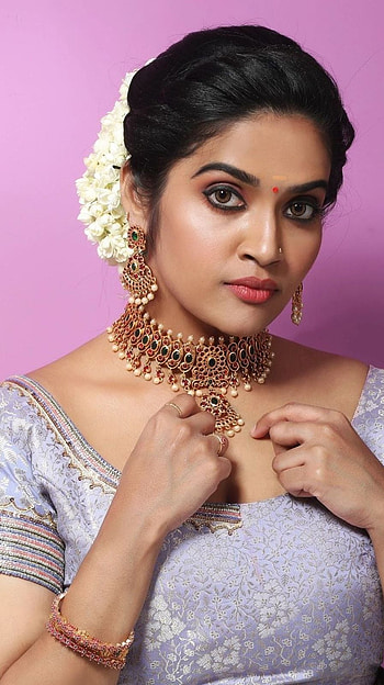 Varsha Kannan, mallu actress, saree beauty HD phone wallpaper