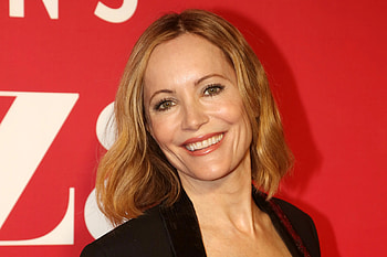 Leslie Mann, Hot Ones challenge, Extra spicy wings, Revenge HD wallpaper