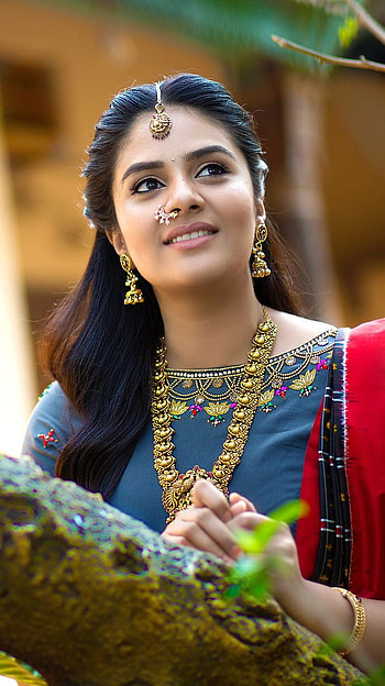 Sreemukhi, telugu actress, anchor HD phone wallpaper
