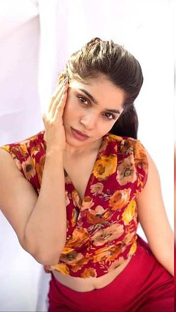 Divya Bharathi, Beauty, actress HD phone wallpaper