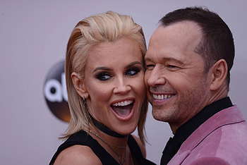 Deep love, Celebrity couple, Jenny McCarthy, Donnie Wahlberg HD wallpaper