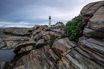 Majestic Lighthouse Amid Rugged Coastal Rocks – Stunning, man made, lighthouse HD wallpaper