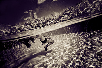 Woman In Water, sexy black and white, woman grayscale, wet woman HD wallpaper
