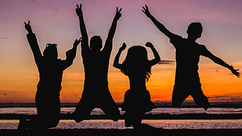 Happy Friends Beach Scene HD wallpaper