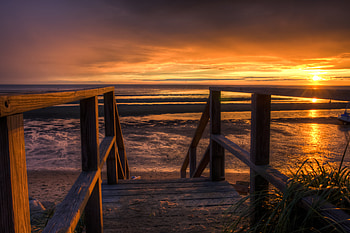 Sunset-R, rays, great, sand, graphy, beauty, nice, waves, scenery, amazing, water, sun, ocean, sunset, sea, landscape, steps, ladder, r, romance, beautiful, grass, pretty, cool, view, clouds, nature, sky, romantic, lovely HD wallpaper