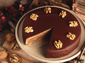 Cake, brown, cakes, chocolate, nuts, nut HD wallpaper