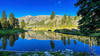 A moment of reflection at an Idaho river bend, water, reflections, hills, landscape, trees, sky, usa HD wallpaper