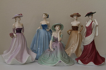 Ladies, still life, porzelain, statues HD wallpaper