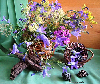 Still life, natural, wild flowers, colors, purple, pink, simple, brown, autumn yellow , green, yellow, nature, baskets HD wallpaper