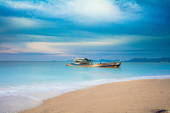 Wreck boat, blue day, beach, coast HD wallpaper