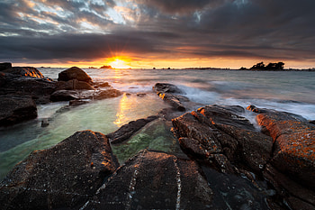 Nature, Sunset, Stones, Sea, Rocks, Rays, Beams HD wallpaper