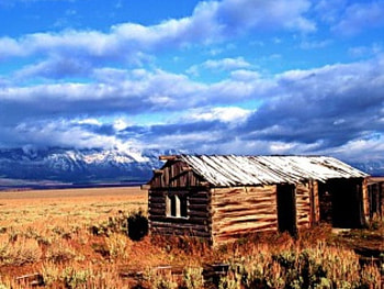 Wooden Cabin, desert, fields, cloudy sky HD wallpaper