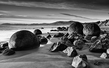 Dark Beach, sea, beautiful, rocks, dark, beach, beautry, stone, clouds, nature, sky, water, wave HD wallpaper