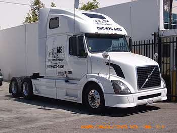 VERY NICE TRUCK, trucking, white, bigrig, hot, outside, 18 wheeler, sunnyday, hard, big, volvo, semi, road, truck HD wallpaper