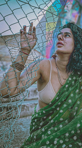 Saloni Chopra, saree seductive, bollywood actress HD phone wallpaper