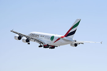 Emirates vaccinated flight, Aviation industry news, COVID-19 safety, Travel restrictions HD wallpaper
