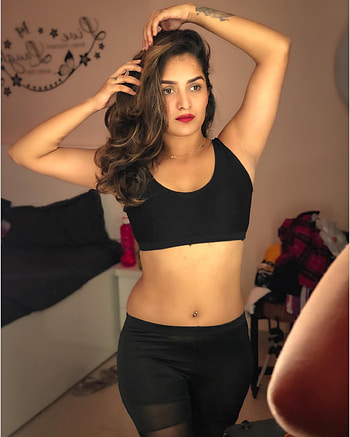 Trishaa kamlakar, flash graphy, fitness HD phone wallpaper