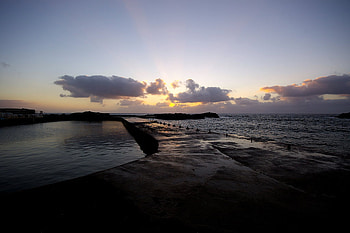 Swiming pool at twilight, golden, black, tenerife, landscape, beautiful, twilight, background, swiming, clouds, nature, pool, sky, water, sun, sunset, places HD wallpaper