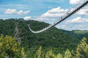 Geierlay Suspension Bridge tips, Best time to visit, Scenic attraction, Memorable experience HD wallpaper