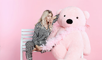 Teddy bear and Aleyna Tilki, celebrity HD wallpaper