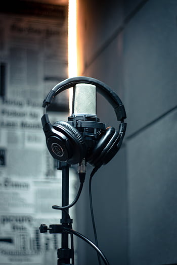 Close-up of a micro with heads in a modern recording studio. HD phone wallpaper