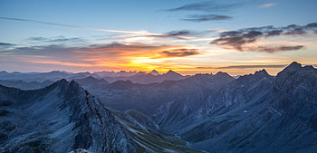 Sunset, horizon, mountains, valley HD wallpaper