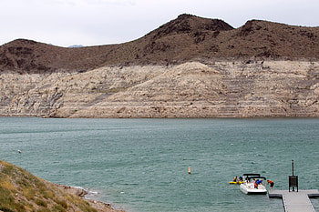Lake Mead, Extreme drought conditions, Record low levels, New York Times coverage HD wallpaper