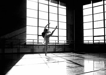 Balerina, white, black, dance, gratie, grace, woman, elegant, dansatoare HD wallpaper