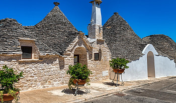 Alberobello's cityscape, Mesmerizing views HD wallpaper