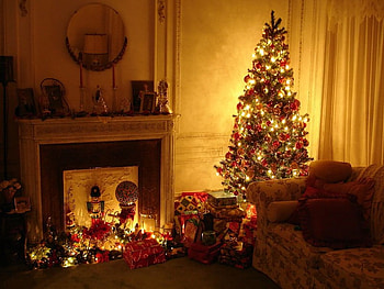 Christmas Glow, presents, lights, cosy, fireplace, home, tree HD wallpaper