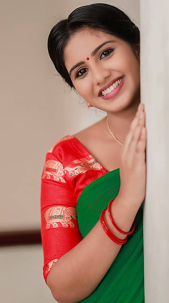 Maneesha Mahesh, mallu aunty, saree lover HD phone wallpaper