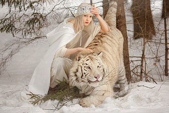 Winter beauties, frumusete, white, model, tiger, snow, iarna, girl, winter, blonde, tigru HD wallpaper