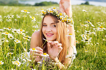 You're the sun of my heart, field, smile, women, beauty, daisies HD wallpaper