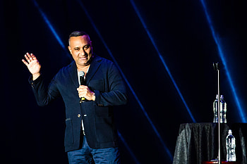 Russell Peters, Sault Ste Marie tour, Comedy show, Hilarious entertainment HD wallpaper