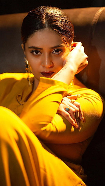 Sreemukhi, telugu actress HD phone wallpaper