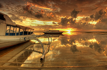 Bali Sanur Sunset, golden, boats, clouds, sky, sun, sunrise HD wallpaper