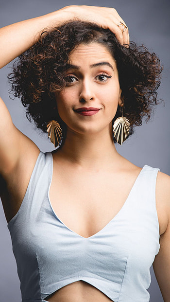 Sanya Malhotra, bollywood actress, model HD phone wallpaper