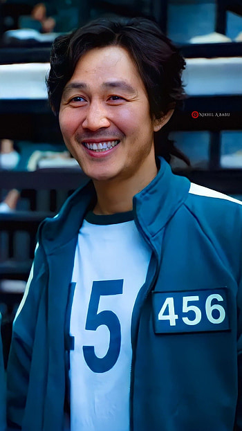 Seong Gi-hun smile, product, croydon_facelift HD phone wallpaper