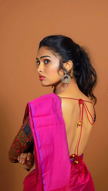 Divi Vadathya, telugu actress, model, saree lover HD phone wallpaper